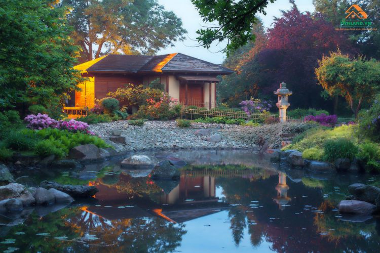 Ngôi nhà vườn phổ biến ở những vùng nông thôn Nhật Bản với vườn hoa đầy màu sắc