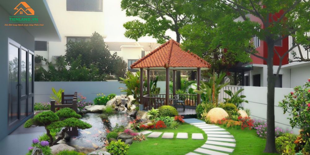 Ngoài tiểu cảnh cây xanh, trong khu vườn còn có hồ bơi giúp cho tổng thể của ngôi nhà thêm tiện nghi và sang trọng