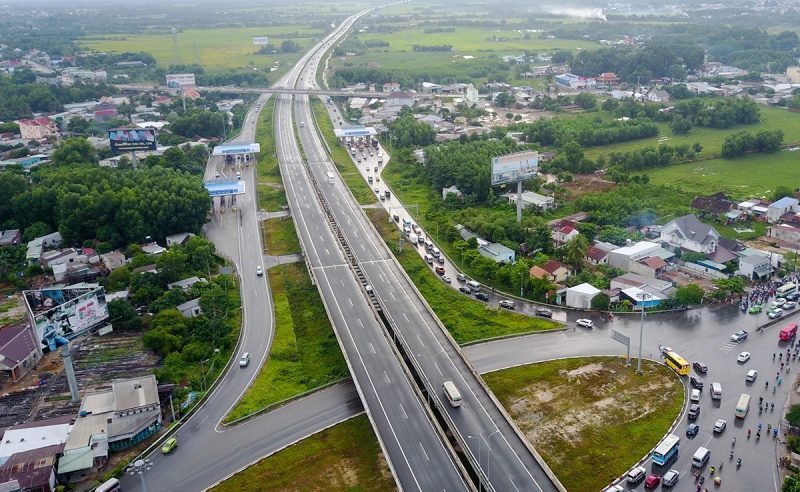 Trước đó, tuyến cao tốc Tp.HCM - Long Thành - Dầu Giây đi qua Tp.HCM và Đồng Nai (giai đoạn 1) được đưa vào khai thác năm 2015 quy mô 4 làn xe.